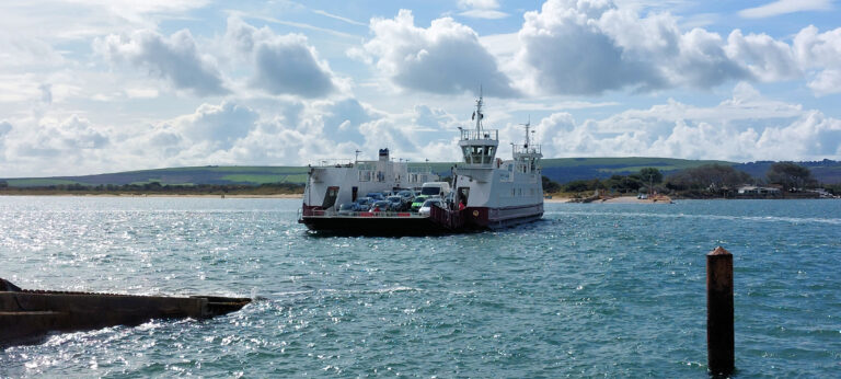 Chain Ferry heading to Sandbanks